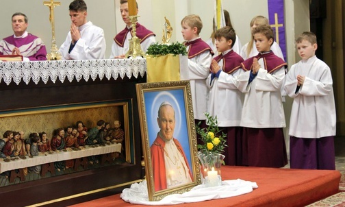 Relikwie św. Jana Pawła II dla zabrzańskiej parafii
