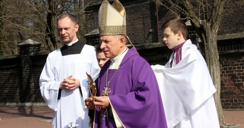 Relikwie św. Jana Pawła II dla zabrzańskiej parafii