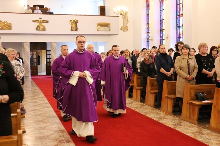 Centralnym punktem spotkania była Msza św.