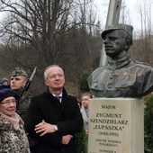 Osielec: odsłonięto pomnik majora "Łupaszki"