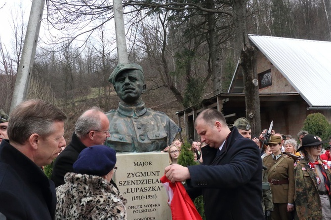 Odsłonięcie popiersia mjr. Zygmunta Szendzielarza "Łupaszki"