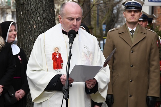 Tablica przy ul. Hożej 53