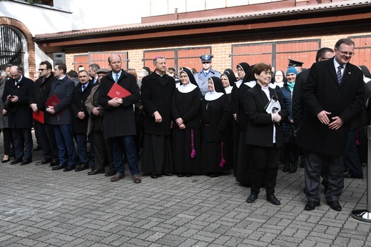 Tablica przy ul. Hożej 53