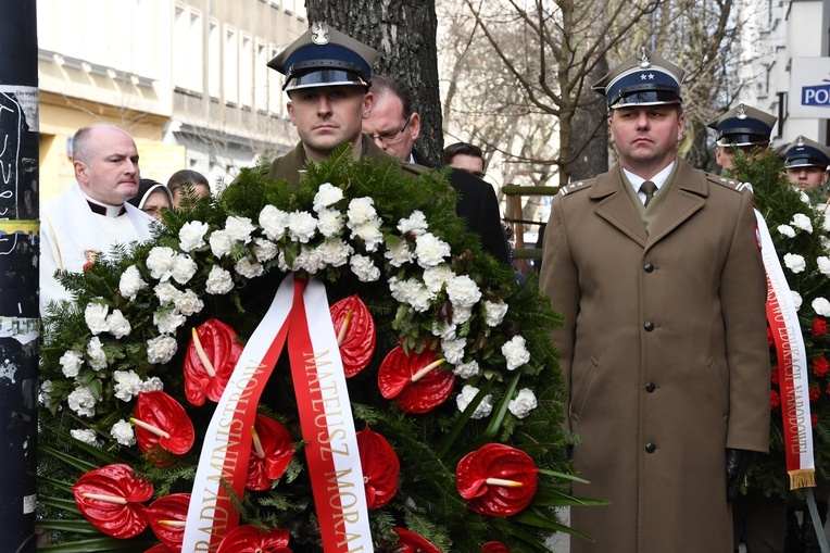 Tablica przy ul. Hożej 53