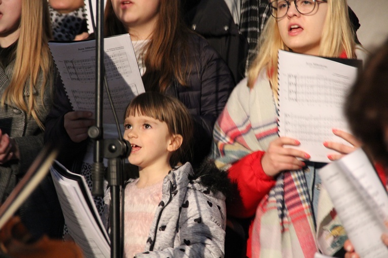 Warsztaty uwielbieniowe i finałowa adoracja Najświętszego Sakramentu