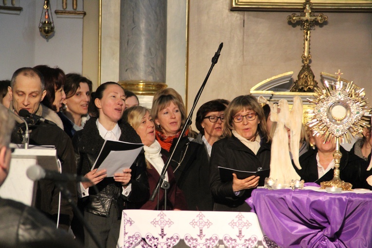 Warsztaty uwielbieniowe i finałowa adoracja Najświętszego Sakramentu