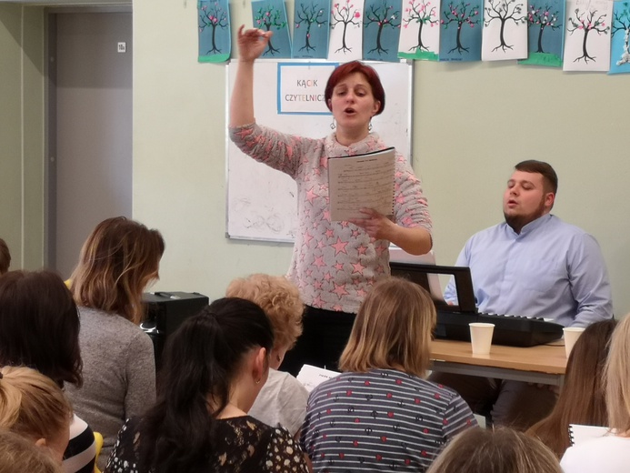 Warsztaty uwielbieniowe i finałowa adoracja Najświętszego Sakramentu