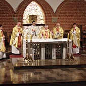 ▲	Bp Romuald Kamiński przewodniczył Eucharystii podczas spotkania.