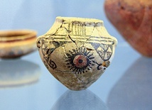 Ceramika znaleziona na cmentarzysku w Domasławiu.