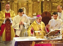 Mszy św. przewodniczył biskup sandomierski. 