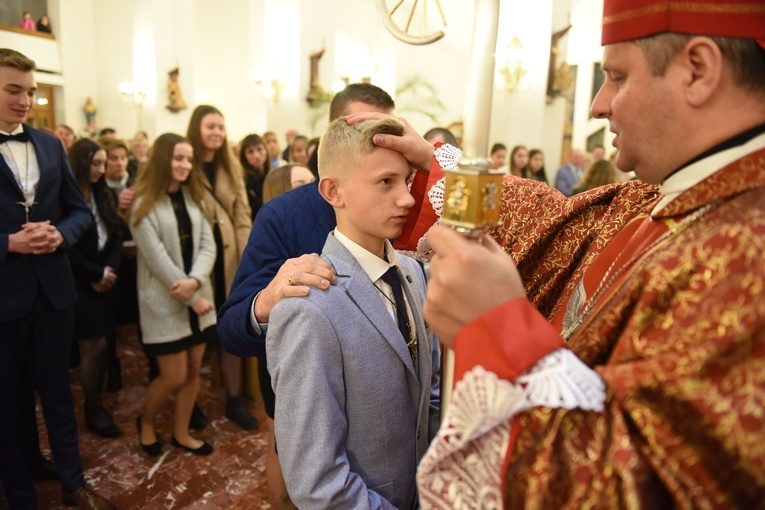 Bierzmowanie w Łososinie Dolnej