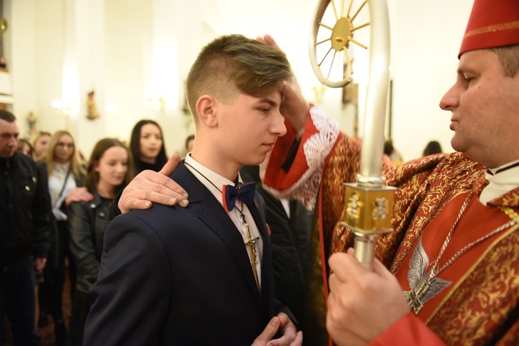 Bierzmowanie w Łososinie Dolnej