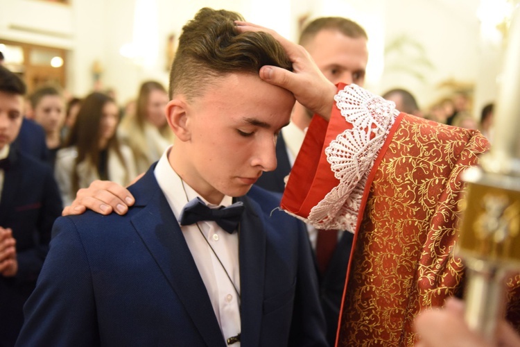 Bierzmowanie w Łososinie Dolnej