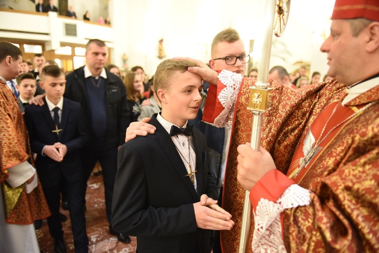 Bierzmowanie w Łososinie Dolnej