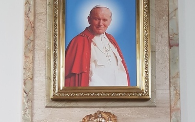 Relikwie krwi św. Jana Pawła II w kościele św. Brata Alberta.