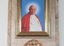 Relikwie krwi św. Jana Pawła II w kościele św. Brata Alberta.