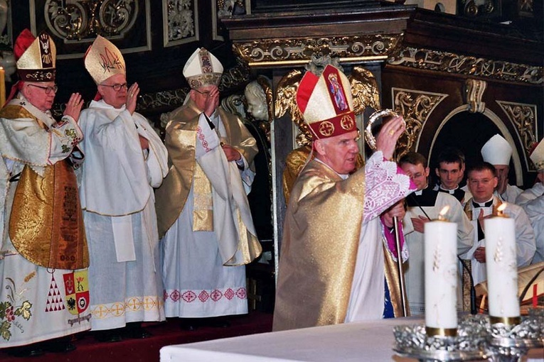 Święcenia i ingres bp Ignacego do katedry świdnickiej - cz. 01.