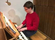 Jakub Moneta to jeden z najmłodszych organistów w diecezji świdnickiej.