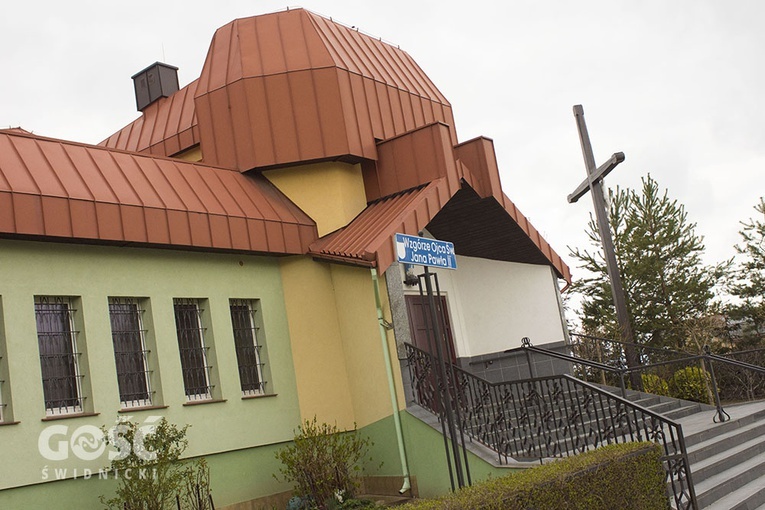 Poświęcenie nowych stacji drogi krzyżowej w Dzierżoniowie
