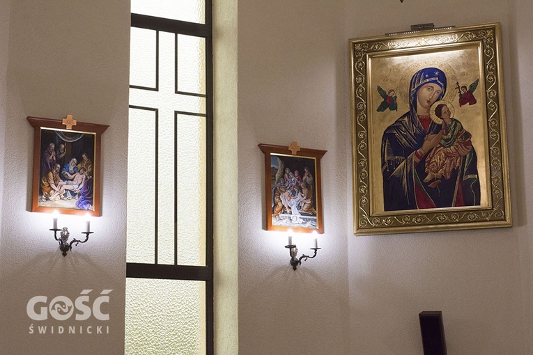Poświęcenie nowych stacji drogi krzyżowej w Dzierżoniowie
