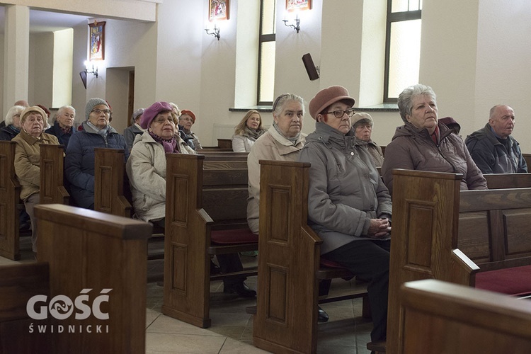 Poświęcenie nowych stacji drogi krzyżowej w Dzierżoniowie