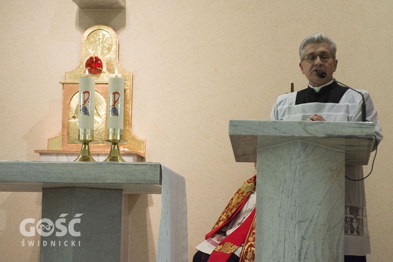 Poświęcenie nowych stacji drogi krzyżowej w Dzierżoniowie