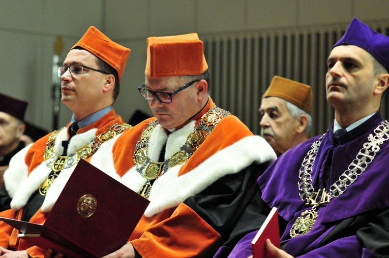 Uroczystość nadania tytułu doktora honoris causa KUL prof. A. Jamesowi McAdamsowi