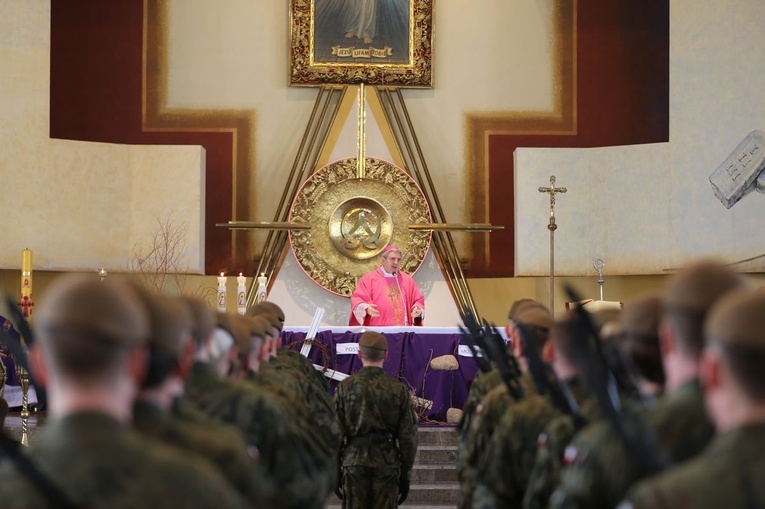 Żołnierska Msza św. w Ostrowcu Świętokrzyskim.