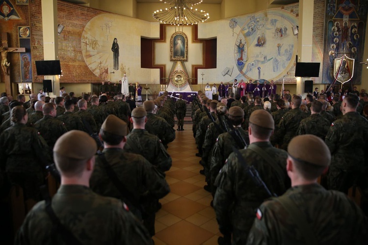 Żołnierska Msza św. w Ostrowcu Świętokrzyskim.