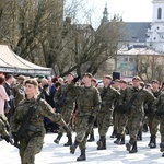 Przysięga terytorialsów na ostrowieckim Rynku