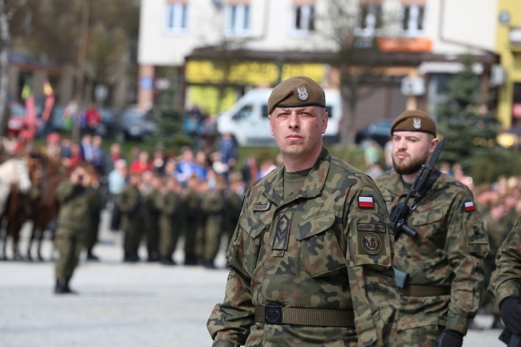 Przysięga terytorialsów na ostrowieckim Rynku