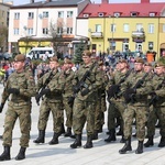 Przysięga terytorialsów na ostrowieckim Rynku