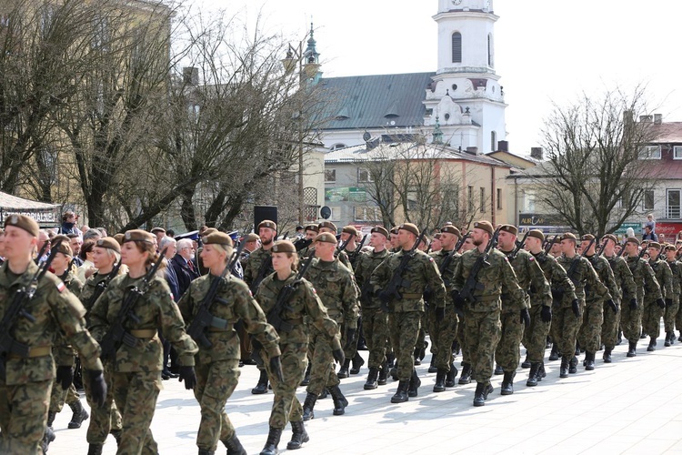 Przysięga terytorialsów na ostrowieckim Rynku