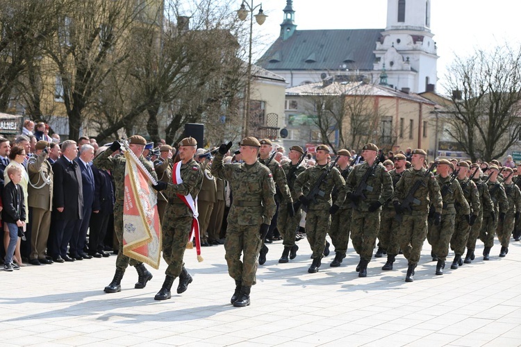 Przysięga terytorialsów na ostrowieckim Rynku