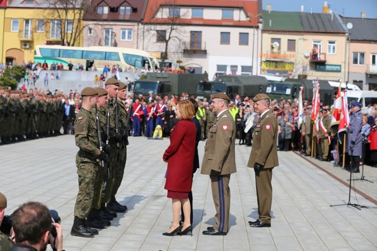 Przysięga terytorialsów na ostrowieckim Rynku