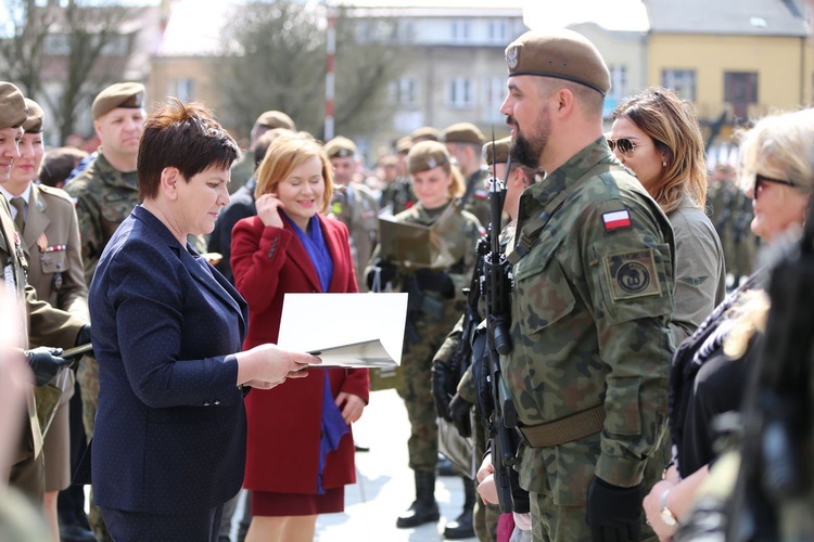 Przysięga terytorialsów na ostrowieckim Rynku