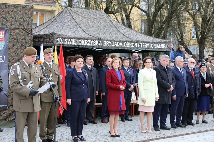 Przysięga terytorialsów na ostrowieckim Rynku