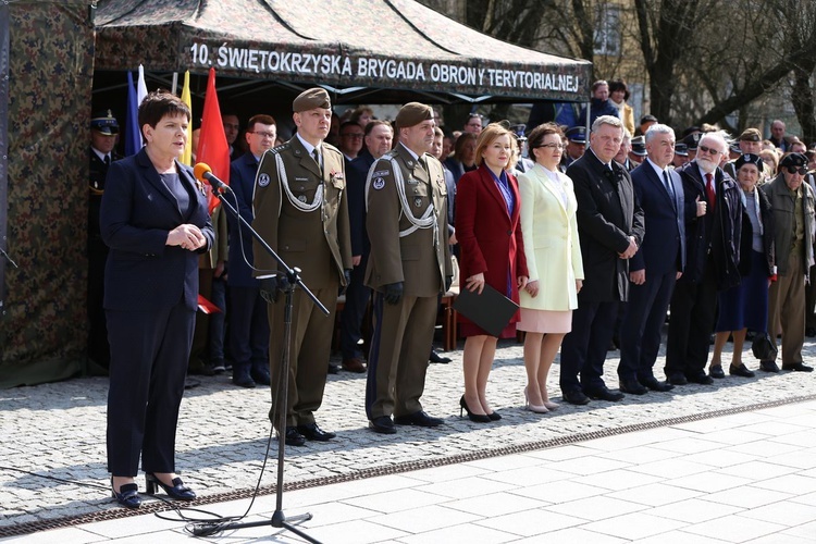 Przysięga terytorialsów na ostrowieckim Rynku