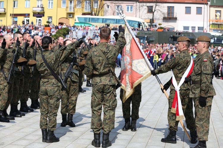 Przysięga terytorialsów na ostrowieckim Rynku