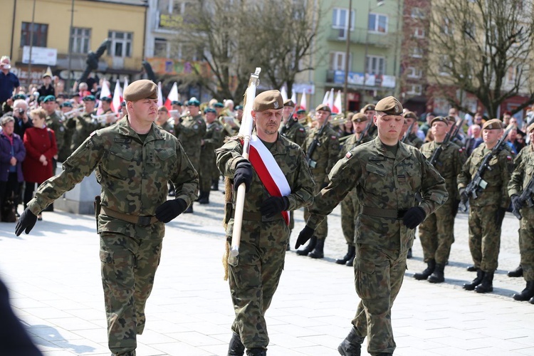 Przysięga terytorialsów na ostrowieckim Rynku