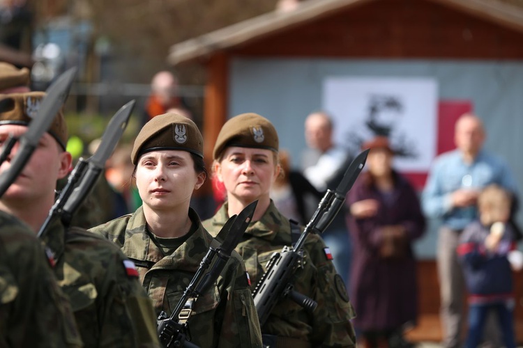 Przysięga terytorialsów na ostrowieckim Rynku