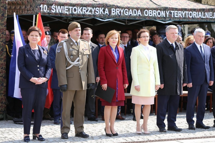 Przysięga terytorialsów na ostrowieckim Rynku