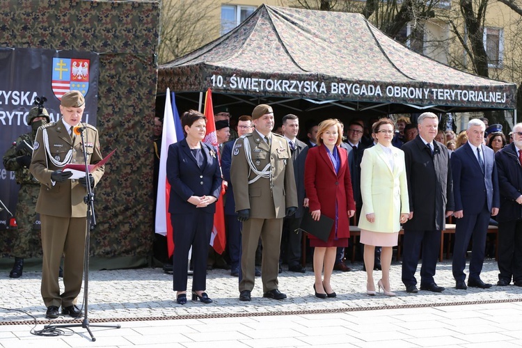 Przysięga terytorialsów na ostrowieckim Rynku