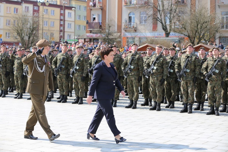 Przysięga terytorialsów na ostrowieckim Rynku