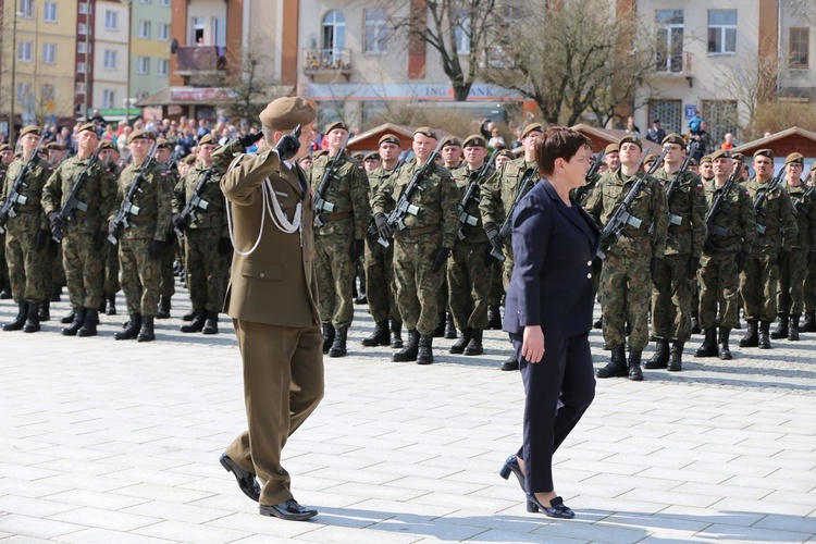 Przysięga terytorialsów na ostrowieckim Rynku