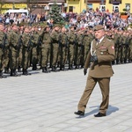 Przysięga terytorialsów na ostrowieckim Rynku