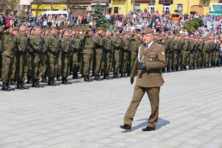 Przysięga terytorialsów na ostrowieckim Rynku