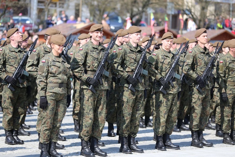 Przysięga terytorialsów na ostrowieckim Rynku