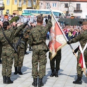 Przysięga terytorialsów na ostrowieckim Rynku