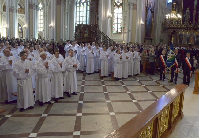 Promocja kolejnych nadzwyczajnych szafarzy Komunii św.